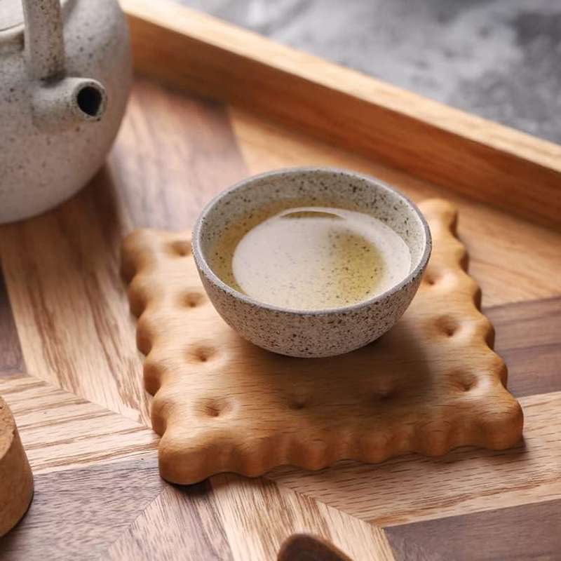 Wooden Biscuit Coaster Set (4pcs) - Beech*2, Black Walnut*2, Cute Cookie-Shaped, Coffee Heat Pad, Creative Gift Idea, Beverage Coaster, Kitchenware for Home Decor