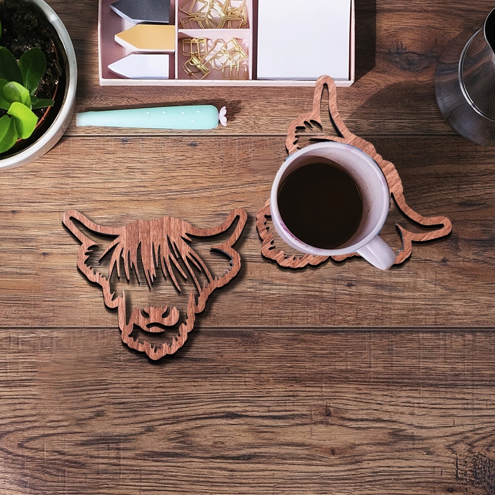 4pcs of Highland Beef Wooden Coasters, Hollow Heat- Mats, Non-slip Desktop Mats, Suitable for Room Decoration, Homemade Kitchen Accessories, a Must for Families, Wedding Party Decoration